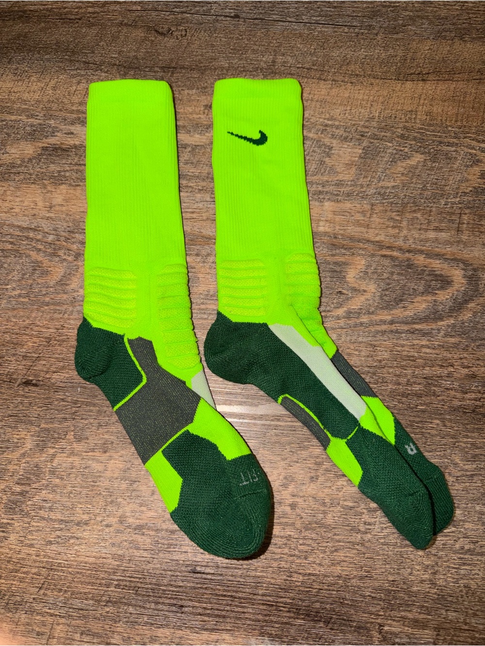 Nike Neon Green & Dark Green Athletic Crew Socks 🩶🤍💚
